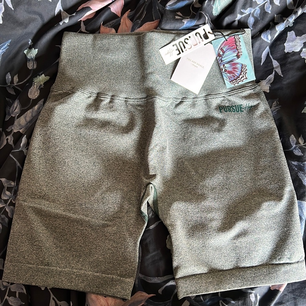 ✨ Pursue Fitness x Hopescope ✨ Collaboration Shorts - SIZE LARGE - Green